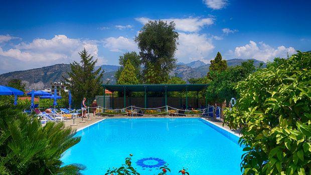 Hotel Girasole, Blick auf den Pool