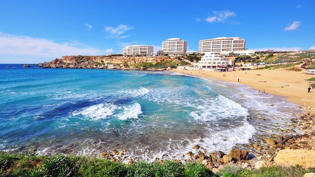 Der Goldene Strand (Golden Bay) auf Malta