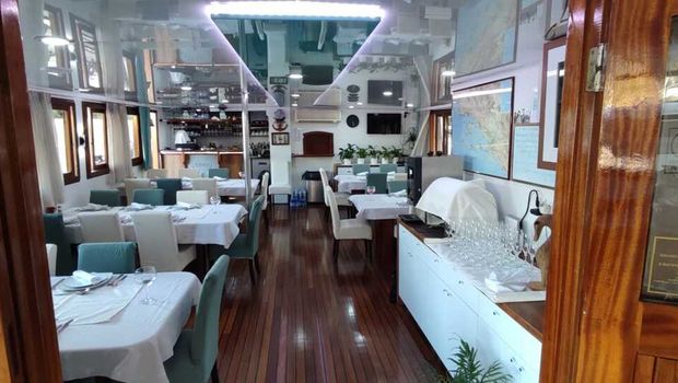 MS Antonela, Restaurant