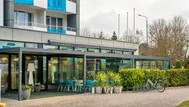 Hotel Nad Parseta, Außenansicht mit Wintergarten