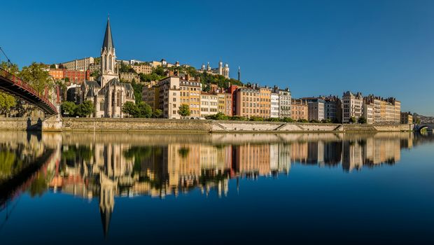 Blick von der Rhône auf Lyon