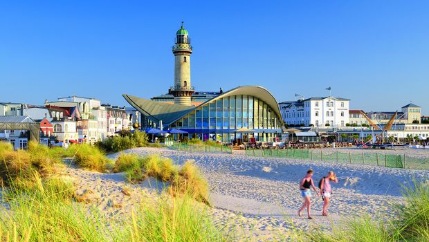 Leuchtturm und Teepott in Rostock-Warnemünde