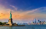 Freiheitsstatue mit Blick auf Manhattan