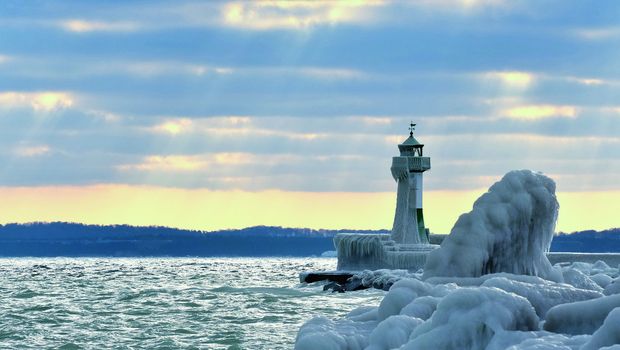 Leuchtturm auf der Insel Rügen im Winter