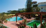 Pool mit Liegen im Hotel Terme la Pergola in Italien, Ischia