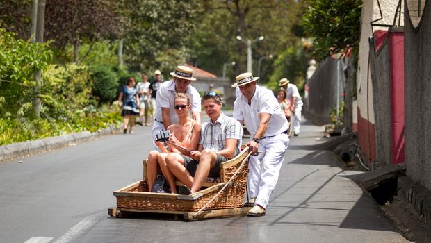 Korbschlittenfahrt in Funchal