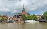 Blick auf die Leda und das Rathaus in Leer