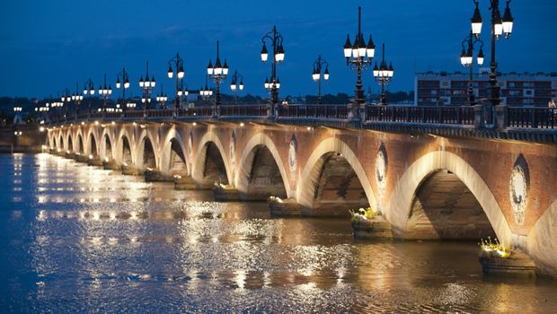Steinerne Brücke über die Garonne in Bordeaux