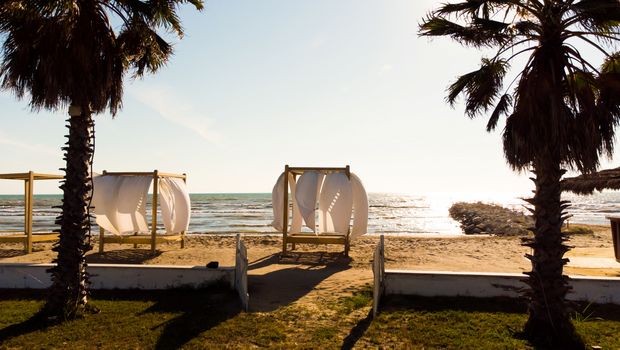 Brise weht am Strand von Albanien
