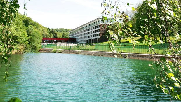 Parc Hotel Alvisse mit Außenpool in Luxemburg
