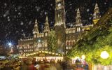 Rathausplatz mit Weihnachtsmarkt in Wien 