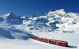Bernina Express entlang des Lago Bianco