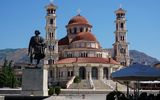 Korca Statue und Kathedrale