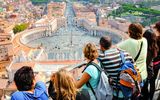 Touristen auf der Kuppel des Petersdom