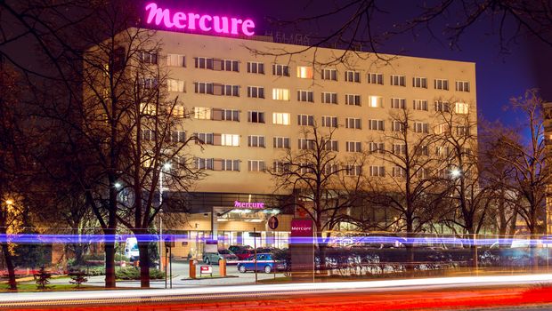 Hotel Mercure Torun, Außenansicht am Abend