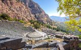 Amphitheater und der Apollon-Tempel in Delphi