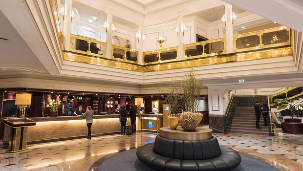 Rezeption des Maritim Hotels in Ulm 