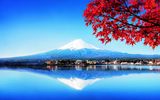 Mount Fuji und See Kawaguchiko im Herbst