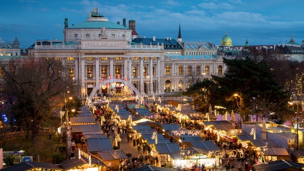 Wiener Weihnachtsmarkt nähe Burgtheater