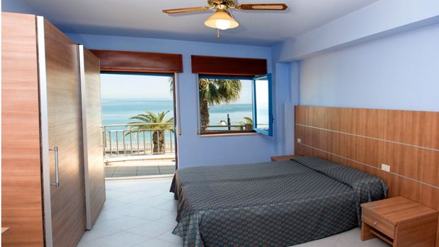 camera da letto fronte mare