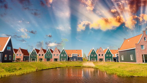 Sonne über Volendam, Holland