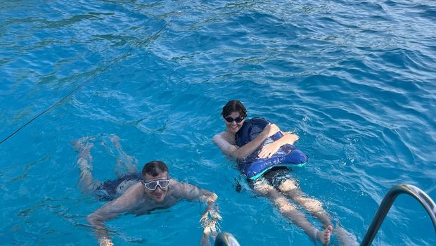 MS Antonela, Badeplattform