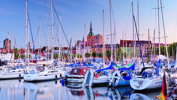 Stralsund, Hafen mit St. Nikolai-Kirche