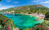 Panoramablick auf die Bucht von Paleokastritsa, Insel Korfu