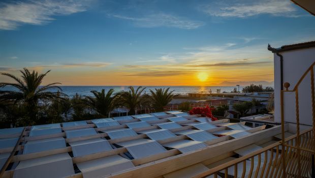 Hotel Mandetta, Blick auf den Strand bei Sonnenuntergang