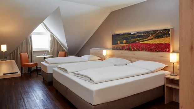 Zimmer Studio Familienzimmer, H+ Hotel Stuttgart Herrenberg