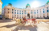 Wien, Hofburg mit Kutsche