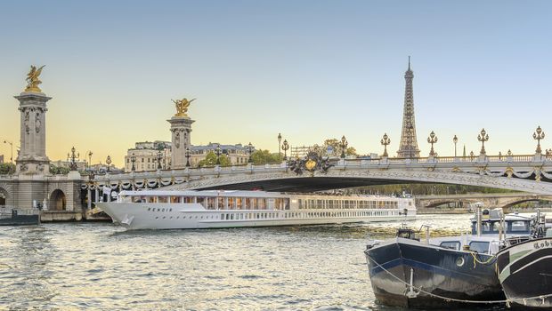 MS Renoir auf der Seine