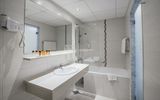 Badezimmerbeispiel im Hotel Mimosa Lido Palace