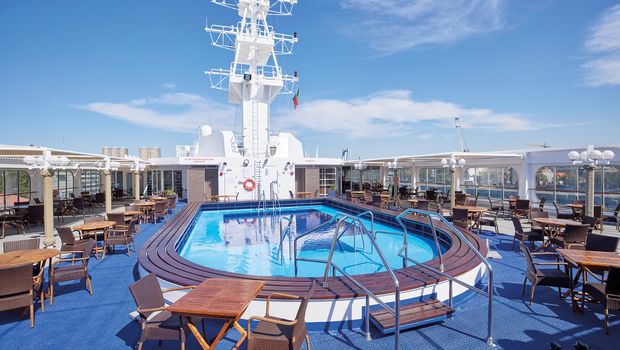 MS Hamburg, Pool
